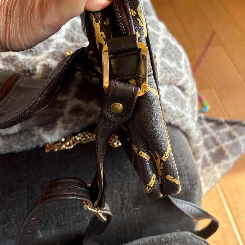 Longchamp Brown and Gold Crossbody Bag with Elegant Chain Detailing - Picture 6 of 10
